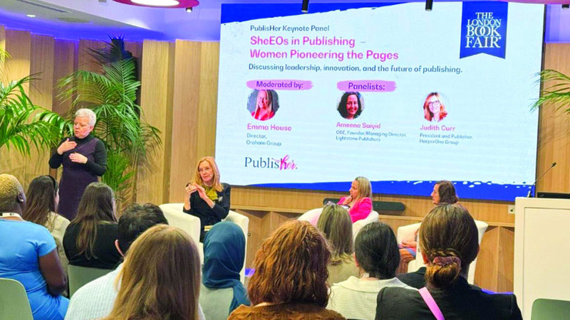 خلال جلسة لـ«ببلش هير» بمعرض لندن للكتاب. من المصدر