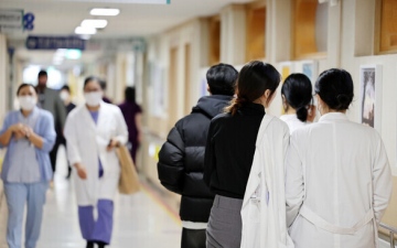 الصورة: وزير الصحة الكوري الجنوبي يعرب عن قلقه البالغ إزاء الاستقالات الوشيكة لأساتذة الطب