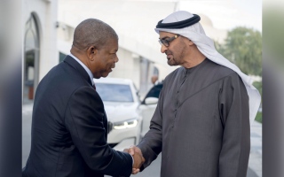 الصورة: رئيس الدولة ورئيس أنغولا يبحثان علاقات التعاون بين البلدين