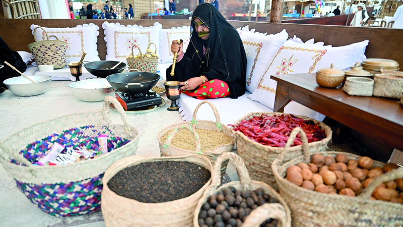الوالدة شريفة أكدت أن تجهيز البزار كان يتم قبل قدوم شهر رمضان الفضيل بأيام قليلة. تصوير: إريك أرازاس