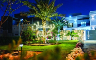 الصورة: بيوت دبي تزداد جمالاً بأضواء وزينة الشهر الفضيل