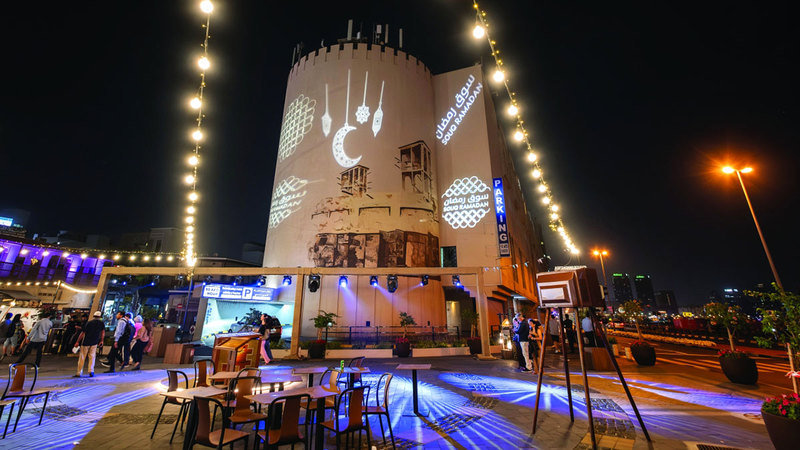 «أسواق دبي الرمضانية» تُعد من أبرز الفعاليات والأماكن التي يمكن لسكان دبي وزوارها الاستمتاع بأجوائها واستكشاف مجموعة من التجارب النابضة بالحياة. من المصدر