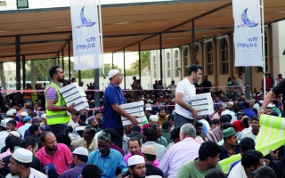 الصورة: «دبي الخيرية» تُوزّع 235 ألف وجبة إفطار داخل الدولة خلال 10 أيام