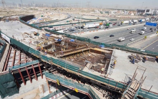 الصورة: "طرق دبي" تنجز 75% من مشروع تطوير تقاطع شارع جرن السبخة مع شارع الشيخ محمد بن زايد