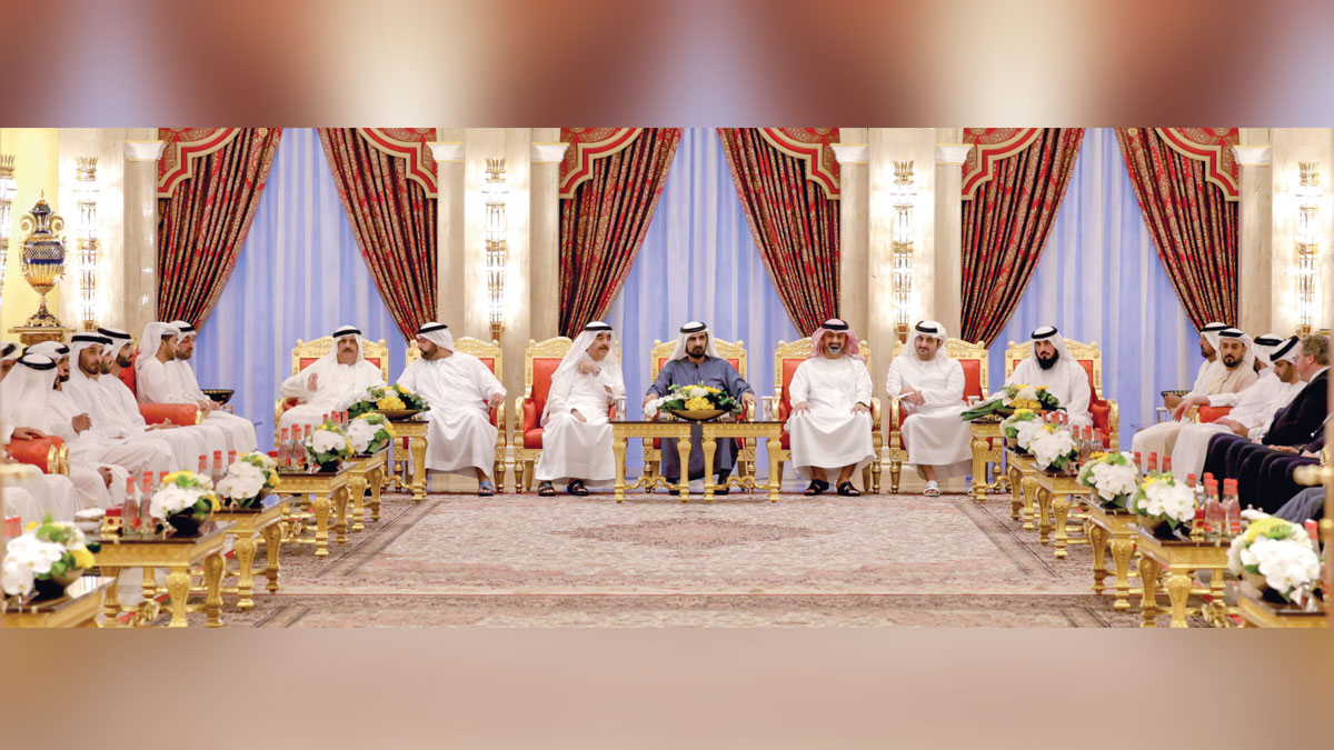 محمد بن راشد خلال استقباله سعود بن راشد المعلا في قصر زعبيل بدبي أمس.   من المصدر