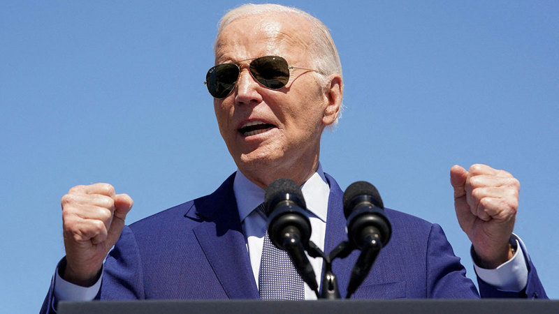 واصل  بايدن العديد من مبادرات السياسة الخارجية التي ورثها عن ترامب. رويترز