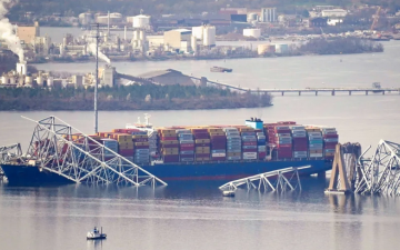 الصورة: عمليات بحث عن 6 جثث بعد انهيار جسر في ميناء بالتيمور الأميركي
