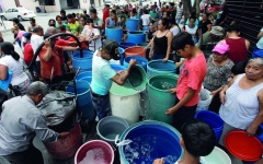 الصورة: سكان مدينة مكسيكو سيتي الضخمة يواجهون شح المياه