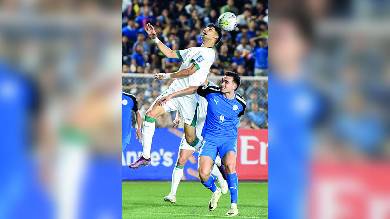 العراقي زيد تحسين في مواجهة الفلبين. أ.ف.ب