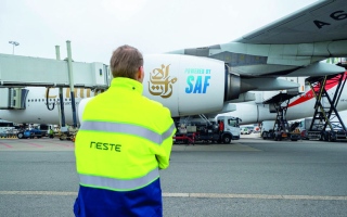 الصورة: «طيران الإمارات» تبدأ استخدام «وقود مستدام» لرحلاتها من أمستردام