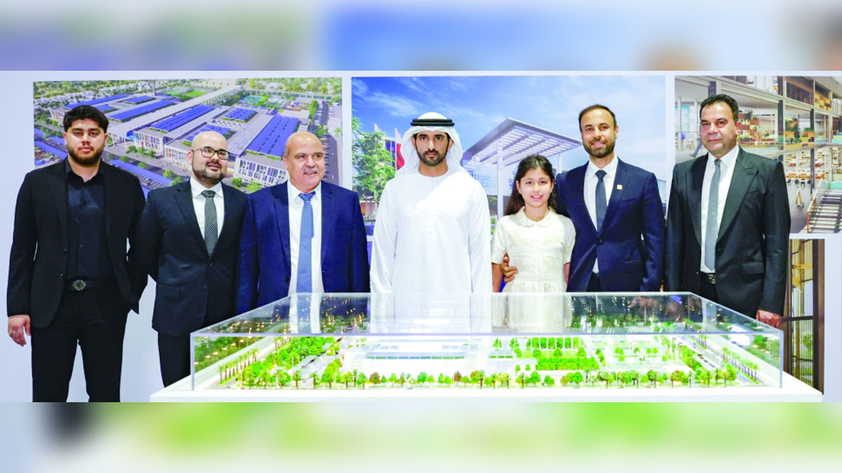 حمدان بن محمد شهد توقيع اتفاقية بين «مبادرات محمد بن راشد آل مكتوم العالمية» و«عزيزي للتطوير العقاري». من المصدر