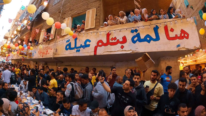 الإفطار الجماعي  في الحي تقليد قديم. أرشيفية