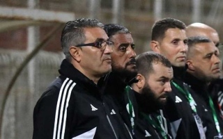 الصورة: مدرب الجزائر للشباب يكشف سبب صفعه للاعبيه