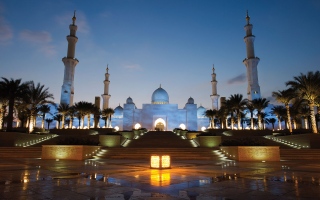 جامع الشيخ زايد الكبير يستقبل 570,113 مرتادا خلال النصف الأول من رمضان