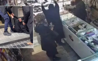 الصورة: تركيا: ضرب سيدة محجبة وسحلها في الشارع بسبب (كَفر تيليفون) بـ 15 درهماً (فيديو)