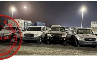 الصورة: شرطة أم القيوين تضبط مركبات قام سائقوها بالتجمهر والتسابق بطيش وتهور