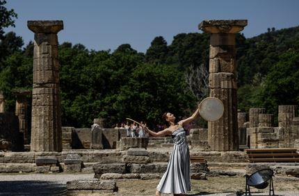 وستصل الشعلة الأولمبية إلى مرسيليا في الثامن من ماي المقبل، وستجوب مونبلييه وكورسيكا وبوردو ومون سان ميشيل، إلى غاية السابع من يونيو، لتغادر مدينة بريست الساحلية على متن قارب.