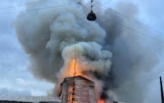 الصورة: اندلاع حريق في مبنى البورصة التاريخي في الدنمارك
