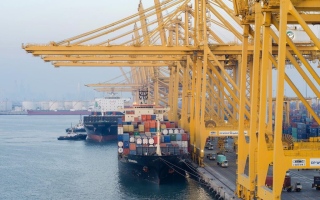 الصورة: "موانئ دبي العالمية": جميع عمليات ميناء جبل علي تسير بصورة طبيعية