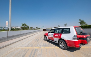 الصورة: طرق وبلدية دبي تواصلان جهودهما لضمان عودة الطرق والخدمات إلى طبيعتها في مختلف مناطق الإمارة