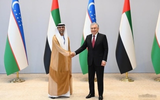 الصورة: رئيس أوزبكستان يستقبل سهيل المزروعي .. ويؤكد قوة العلاقات الاقتصادية المزدهرة مع الإمارات