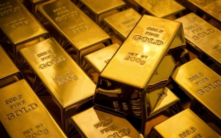 الصورة: الذهب يرتفع ويقترب من مستوى 2400 دولار