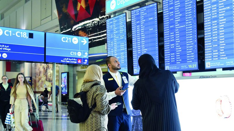«مطارات دبي» ساعدت المسافرين لتسهيل إجراءاتهم. من المصدر