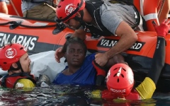 الصورة: غرق 5 مهاجرين في القنال الإنجليزي وسوناك يتمسك بسياسة ترحيل طالبي اللجوء