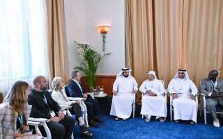الصورة: أحمد بن محمد يلتقي قادة ومسؤولي العلامات التجارية العالمية على هامش انطلاق الدورة الرابعة من قمة التجزئة في دبي