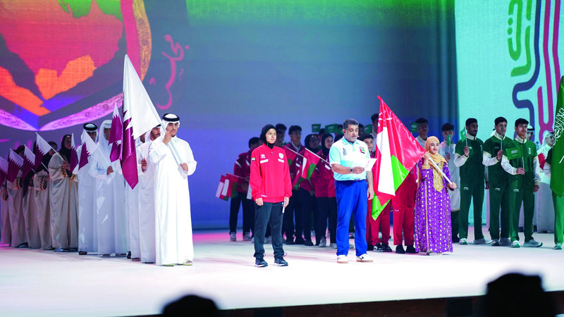 خلال مرور حملة أعلام الدول الخليجية المشاركة في الدورة. من المصدر