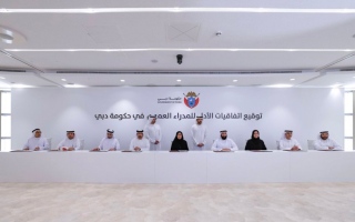 حمدان بن محمد يشهد توقيع حزمة جديدة من اتفاقيات الأداء للمدراء العموم في حكومة دبي