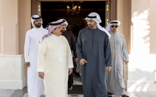 الصورة: رئيس الدولة وملك البحرين يبحثان العلاقات الأخوية والتطورات الإقليمية