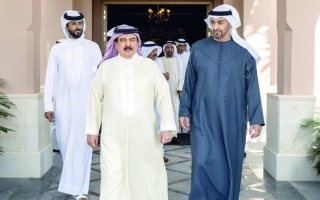 الصورة: رئيس الدولة وملك البحرين يبحثان تعزيز العلاقات والتطوّرات الإقليمية