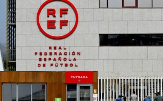 الصورة: الحكومة الإسبانية تضع اتحاد الكرة تحت الوصاية