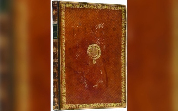 الصورة: كتاب نادر بمليوني درهم وخريطة لأبوظبي  من القرن الـ 19 بـ 400 ألف درهم