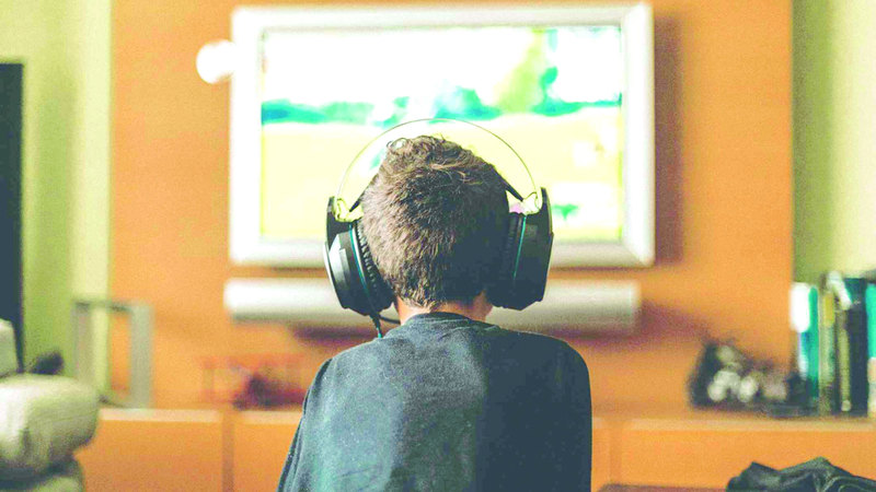 تحدث الأطفال مع غرباء يعرّضهم لجرائم إلكترونية. أرشيفية