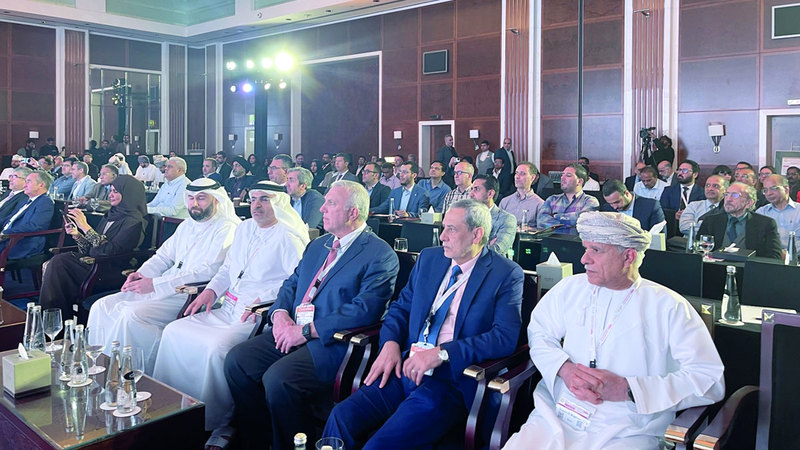 المؤتمرون ركزوا على التطورات التكنولوجية والتعريف بالتقنيات الحديثة في مجال جراحة المفاصل. وام