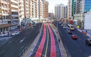 الصورة: "طرق دبي": تنفيذ مسارات جديدة خاصة للحافلات ومركبات الأجرة في 6 شوارع بطول 13 كم