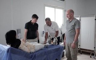 المستشفى الميداني الإماراتي يبدأ تركيب الأطراف الصناعية للجرحى الفلسطينيين