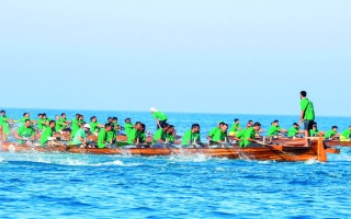 الصورة: سباق دلما لقوارب التجديف التراثية إلى محطة الختام