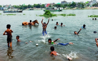 الصورة: أحداث وصور.. شهر أبريل الأكثر حراً في بنغلاديش
