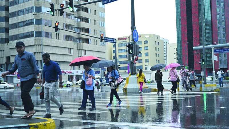 الدولة شهدت منذ مساء أول من أمس سقوط أمطار مختلفة الغزارة. تصوير: إريك أرازاس