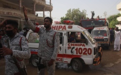 الصورة: مصرع 20 شخصاً على الأقل في حادث حافلة بباكستان