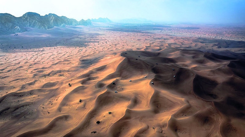 موقع جبال الفاية يُعد مثالاً استثنائياً للبيئة الصحراوية خلال العصر الحجري. من المصدر