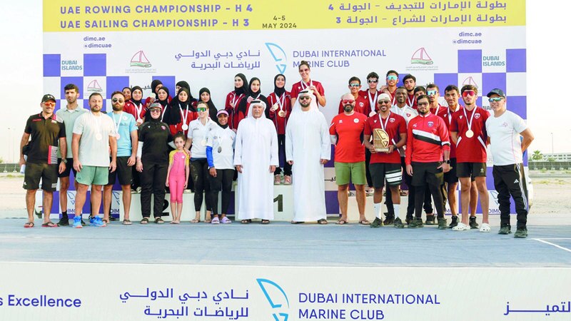 خلال تتويج الفائزين في سباق دبي للتجديف. من المصدر
