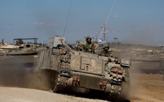 الصورة: دبابات الجيش الإسرائيلي تدخل رفح وتوقف دخول المساعدات الى غزة