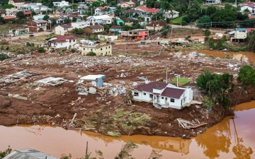 الصورة: ارتفاع حصيلة ضحايا الفيضانات في البرازيل إلى 95 قتيلا