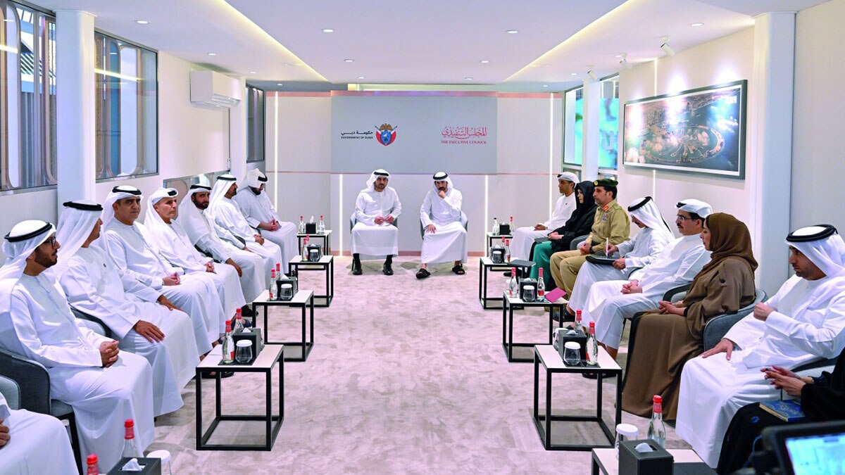 حمدان بن محمد خلال ترؤسه اجتماع المجلس التنفيذي لإمارة دبي. وام