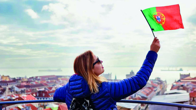 التأشيرة الذهبية وثيقة تمنح حق الإقامة على المدى الطويل. أرشيفية