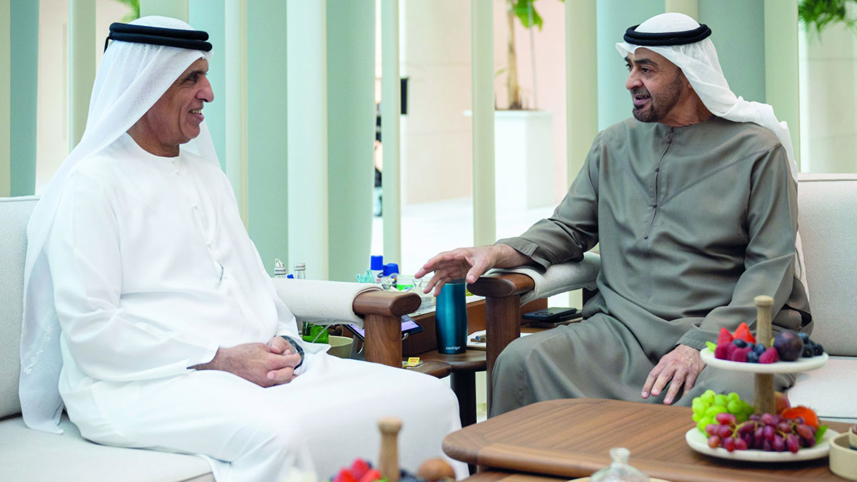 رئيس الدولة خلال استقباله حاكم رأس الخيمة. وام